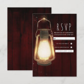 Rustic Lantern Lights Cherry Wood Wedding RSVP Karte (Vorne/Hinten)