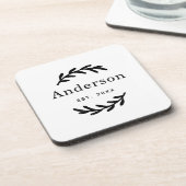 Rustic Laurel Branch Wreath Nachname Monogram Getränkeuntersetzer (Linke Seite)