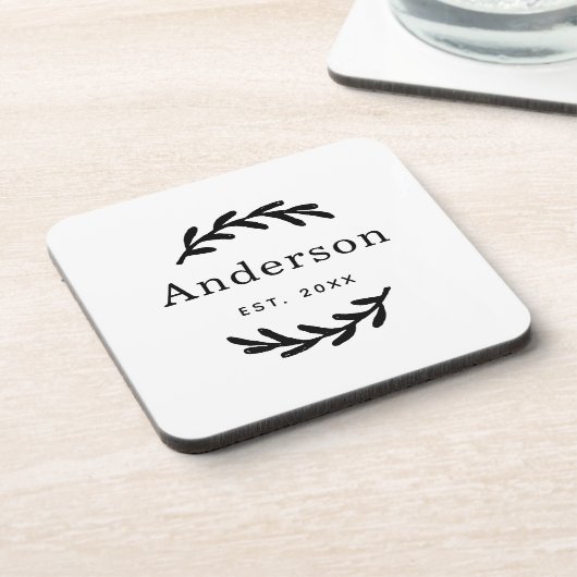 Rustic Laurel Branch Wreath Nachname Monogram Getränkeuntersetzer (Linke Seite)