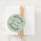 Rustic Laurel Verlasse Skriptinitialen Hochzeit Geschenkanhänger (Beispiel)