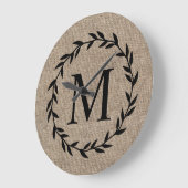 Rustic Laurel Wreath Family Monogram Farmhouse Große Wanduhr (Winkel)