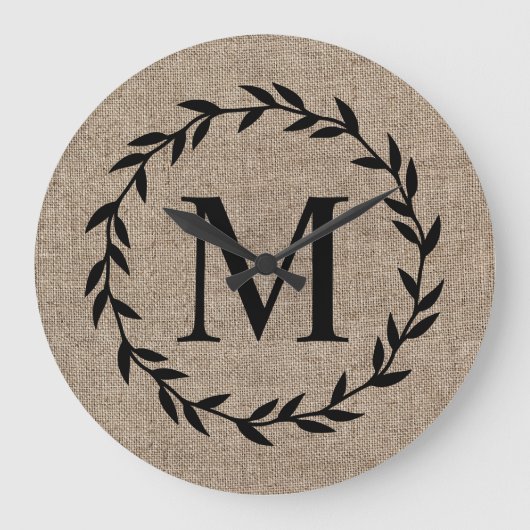 Rustic Laurel Wreath Family Monogram Farmhouse Große Wanduhr (Vorderseite)