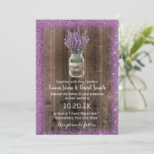 Rustic Lavender Mason Jar Lila Blume Hochzeit Einladung (Stehend Vorderseite)