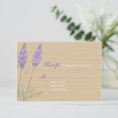 Rustic Lavender Wedding RSVP Karte (Stehend Vorderseite)