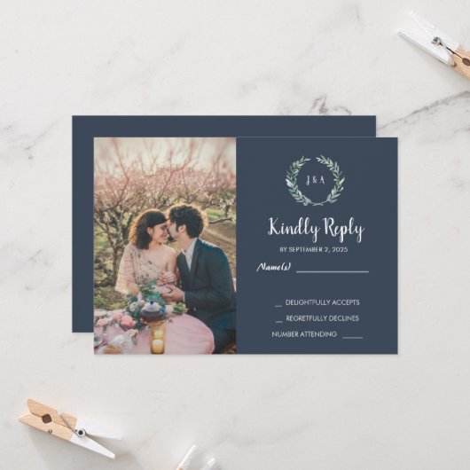 Rustic leaves on wood monogram photo RSVP Wedding Einladung (Vorderseite/Rückseite Beispiel)