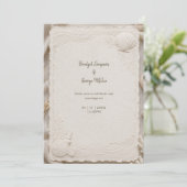 Rustic Linen Coastal Wedding Seashells Einladung (Stehend Vorderseite)