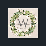 Rustic Linen Wreath Monogram Wedding Keepske Leinwanddruck<br><div class="desc">Personalisierte Hochzeitssache. Diese elegante, rustikale Leinwand-Design-Wandkunst mit einem beigefarbenen Leinentexturhintergrund mit einem wunderschönen Aquarellfolien und einem Baumwollbolzenkranz, die den klassisch dunkelgrauen Monogramm-Initial umrahmen. Die Vornamen des Ehepaares werden über das Monogramm zunächst in einem schönen Kalligraphie-Skript geschrieben, mit dem Hochzeitstermin unten. Ein großartiges Geschenk für die Neuvermählten. Ideal für Ihr Schlafzimmer,...</div>