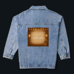 Rustic Mason Jar Bride mit String Lights Jeansjacke<br><div class="desc">Feiern Sie Ihren großen Tag mit rustikalem Charme in diesem Mason Glas und Saitenlichter Bridal Denim Jacke. Ideal für Hochzeiten in Scheunen, Empfänge im Bauernhof, rustikale Feiern oder Party im Freien. Personalisieren Sie es mit Ihrem Namen, Hochzeitsdatum, oder einem rustikalen Satz wie "Bride", "Mrs. [Nachname], " oder "Glücklich immer danach."...</div>