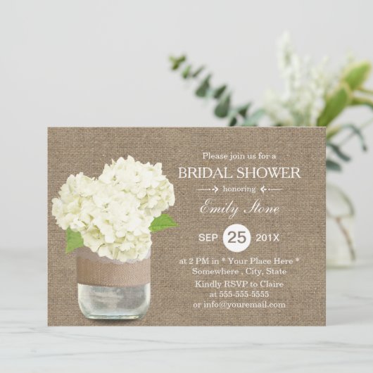 Rustic Mason Jar & Hydrangea Burlap-Brautparty Einladung (Stehend Vorderseite)
