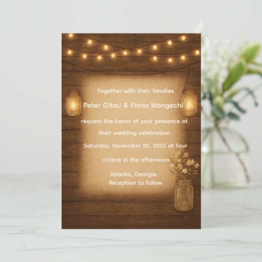 Rustic Mason Jar String Lights Hochzeitseinladung Einladung (Stehend Vorderseite)