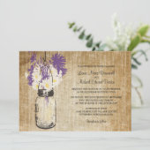 Rustic Mason Jar und Wildblumen Hochzeit Einladung (Stehend Vorderseite)