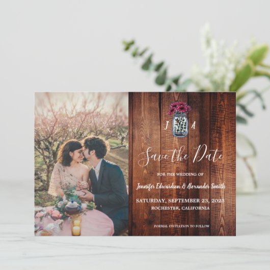 Rustic Mason jar wood monogram photo Save the Date Einladung (Stehend Vorderseite)