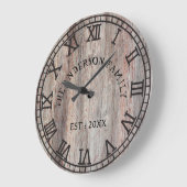 Rustic Monogram Farmhouse Custom Family Name Große Wanduhr (Winkel)