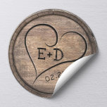 Rustic Monogram Heart Elegant Holzes Hochzeit Runder Aufkleber<br><div class="desc">Rustikales Monogramm Herz Elegant Holz Hochzeitskleber.</div>