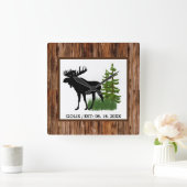 Rustic Moose with Wood Grain Trim Wall Clock Quadratische Wanduhr (Zuhause)