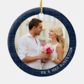 Rustic Navy Blue Frame Foto Mr. und Mrs. Christmas Keramik Ornament (Hinten)