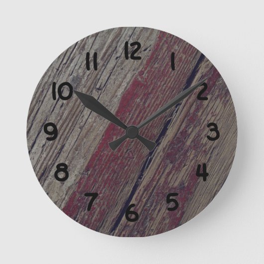 Rustic Old Wood With Red Paint Runde Wanduhr (Vorderseite)