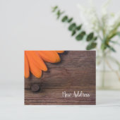 Rustic Orange Daisy und Barn Wood Neue Adresse Ankündigungspostkarte (Stehend Vorderseite)