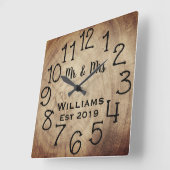 Rustic Personalized Brown Wood Custom Quadratische Wanduhr (Winkel)
