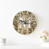 Rustic Personalized Monogram Wood Anniversary Große Wanduhr (Zuhause)