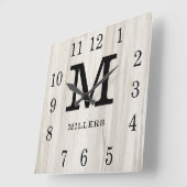 Rustic Personalized Wood Farmhouse Monogram Name Quadratische Wanduhr (Winkel)