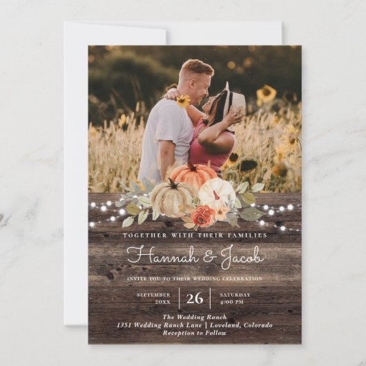 Rustic Pumpkin Fall Barn Wood Wedding Einladung (Vorderseite)