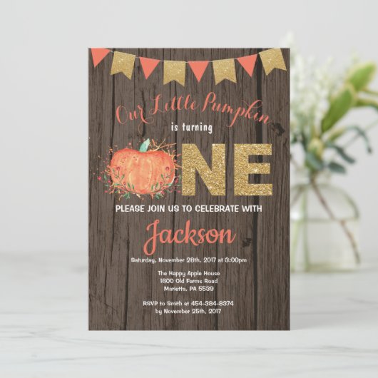 Rustic Pumpkin Fall Geburtstag Einladung Gold (Stehend Vorderseite)