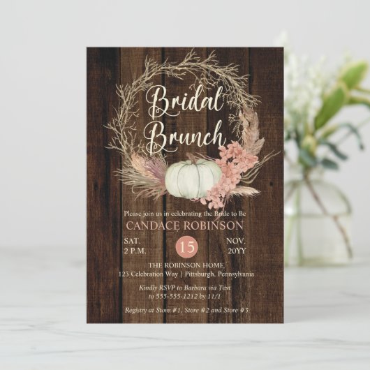 Rustic Pumpkin Pampas Wreath Bridal Brunch Dusche Einladung (Stehend Vorderseite)