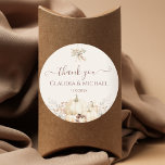 Rustic Pumpkins Elegante Hochzeit im Herbst Vielen Runder Aufkleber<br><div class="desc">Siegel Sie Ihre Gastgeschenke Hochzeiten oder Umschläge mit diesen romantischen Dankeschön Aufkleber mit niedlichen Kürbis und Blätter. Ideal für Herbsthochzeiten,  rustikale Feiern und Ernteveranstaltungen. Personalisieren Sie mit Ihren Namen und Hochzeitstermin.</div>
