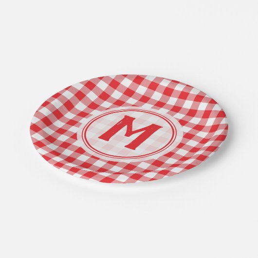 Rustic Red Gingham Family Picnic Mit Monogramm Pappteller (Schrägansicht)