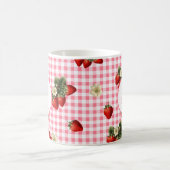Rustic Red Gingham Strawberry Custom Monogram Kaffeetasse (Mittel)
