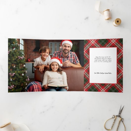 Rustic Red/Green Plaid Merry Christmas 4-Photo Dreifach Gefaltete Karte (Innenseite)