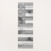 Rustic Schwarz-weiß grau Wood USA Flag Monogram Yogamatte (Rückseite)