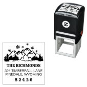 Rustic Snowfall Mountains & Pine Return Address Permastempel (Beispiel)