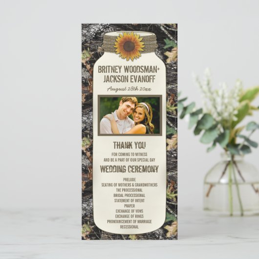 Rustic Sonnenblume Mason Jar Camouflage Hochzeitsp Programm (Stehend Vorderseite)