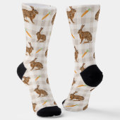 Rustic Spring Rabbits And Carrots Beige Gingham Socken (Gewinkelt)