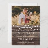 Rustic String Light Barn Wood QR Code UAWG Wedding Einladung (Vorderseite)