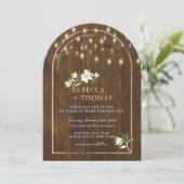 Rustic String Lights Gold Arch Magnolia Wedding Einladung (Stehend Vorderseite)