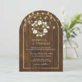 Rustic String Lights Gold Arch Magnolia Wedding Einladung (Stehend Vorderseite)