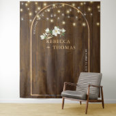 Rustic String Lights Gold Arch Magnolia Wedding Wandteppich (Beispiel)