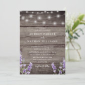 Rustic String Lights Lavender QR Code Wedding Einladung (Stehend Vorderseite)