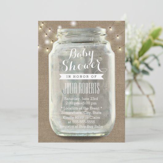 Rustic String Lights Mason Jar Burlap Baby Dusche Einladung (Stehend Vorderseite)