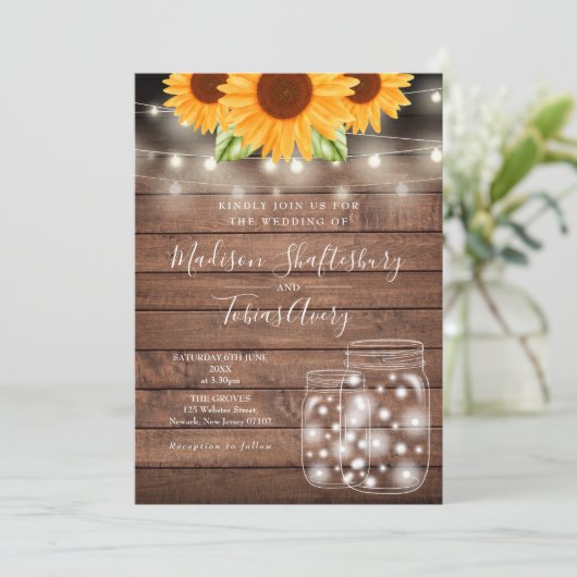 Rustic String Lights Mason Jar Sonnenblumen Hochze Einladung (Stehend Vorderseite)