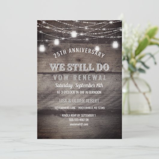 Rustic String Lights Mason Jar Wood Vow Renewal Einladung (Stehend Vorderseite)