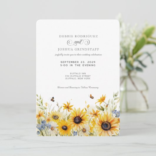 Rustic Sunflower Barn Fall Wedding Invitation Einladung (Stehend Vorderseite)