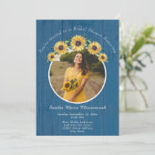 Rustic Sunflower Blue Wood Wedding Brautparty I Einladung (Stehend Vorderseite)