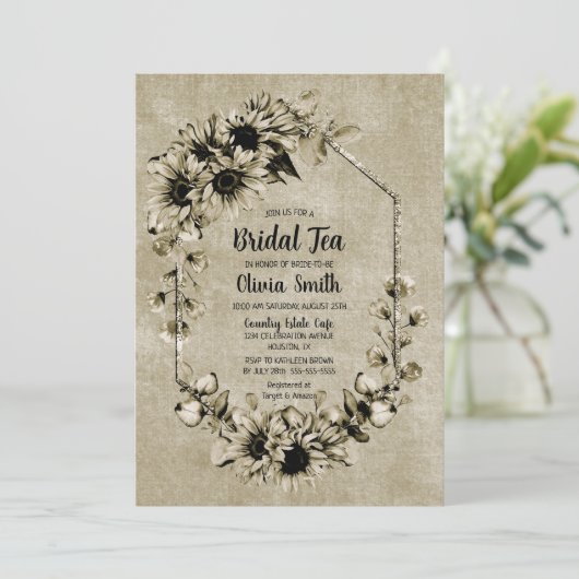 Rustic Sunflower Bridal Tee Einladung (Stehend Vorderseite)