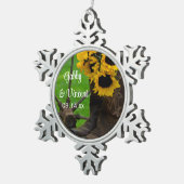 Rustic Sunflowers and Cowboy Boots Western Wedding Schneeflocken Zinn-Ornament (Rechts)