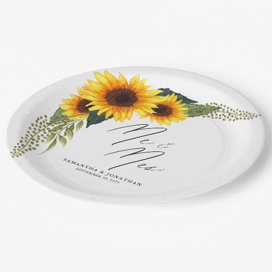 Rustic Sunflowers Script Mr. and Mrs. Wedding Pappteller (Schrägansicht)