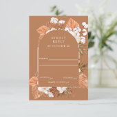 Rustic Terracotta Boho Pampas Arched Wedding RSVP Karte (Stehend Vorderseite)